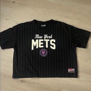 New York Mets Black Pinstripe Cropped T-Shirt